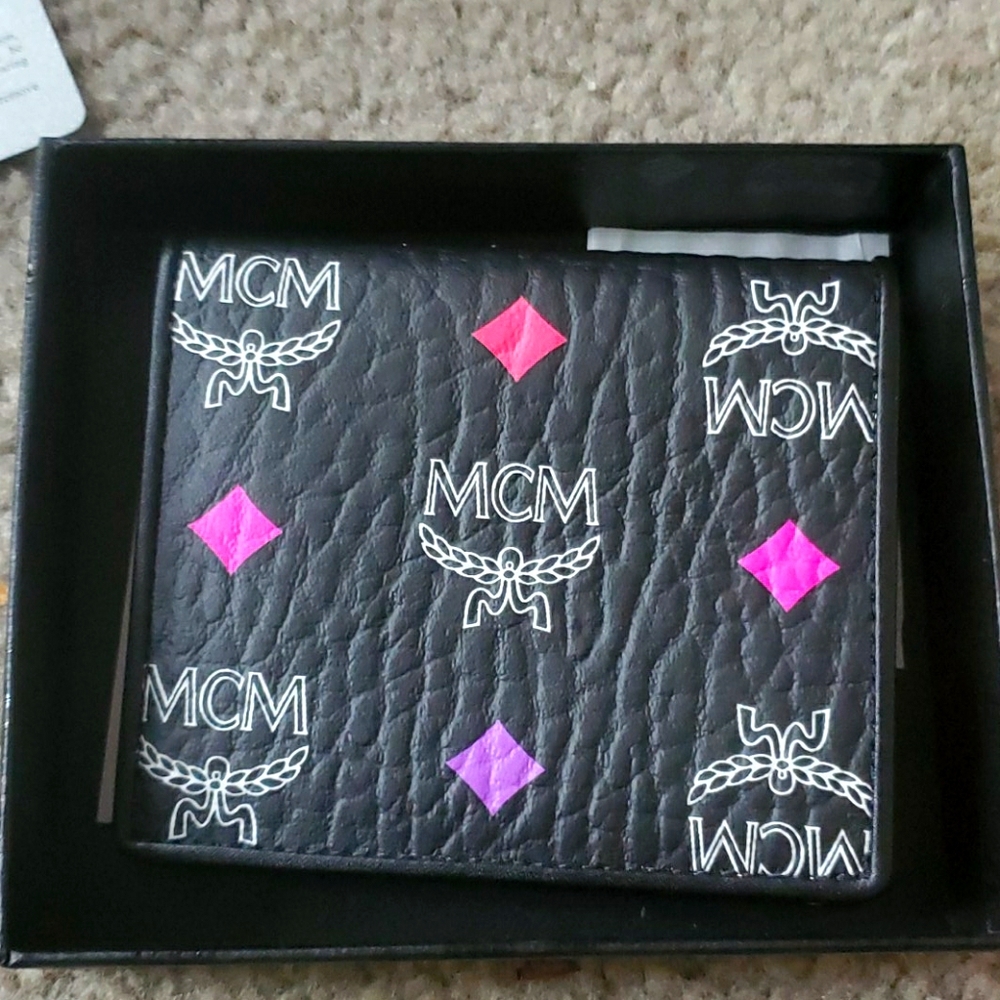 - Mcm  host pick leather diamond wallet dust cover warr…special buy now firm